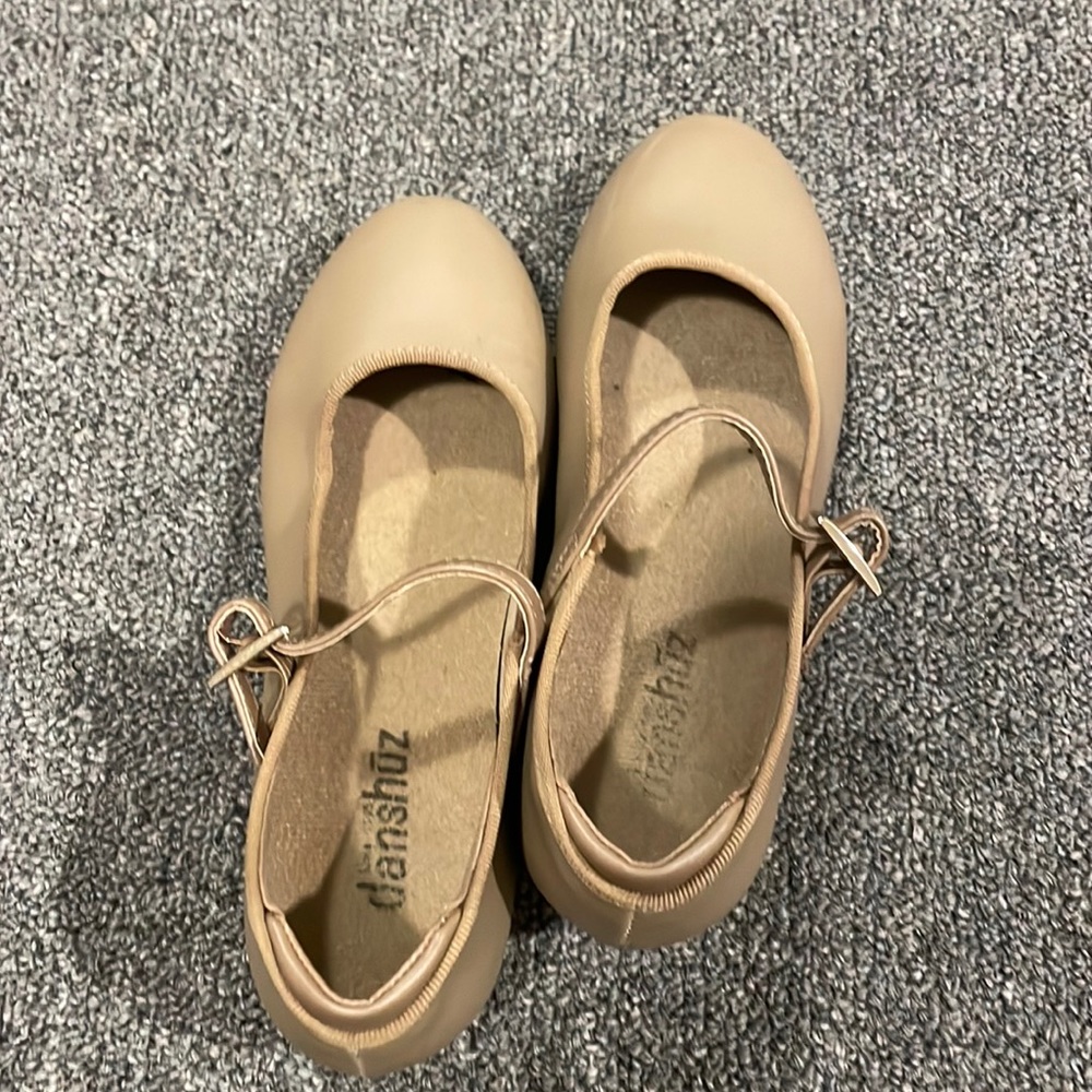 Danshuz girls tan tap shoes